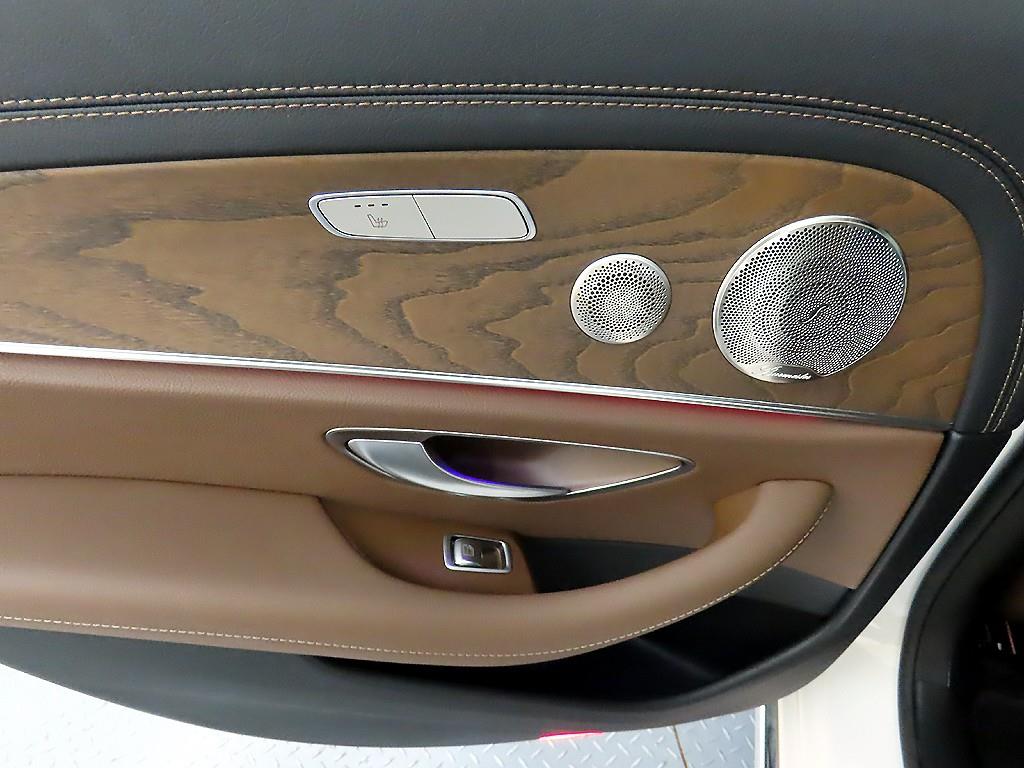 Mercedes Benz E class - Vista 12