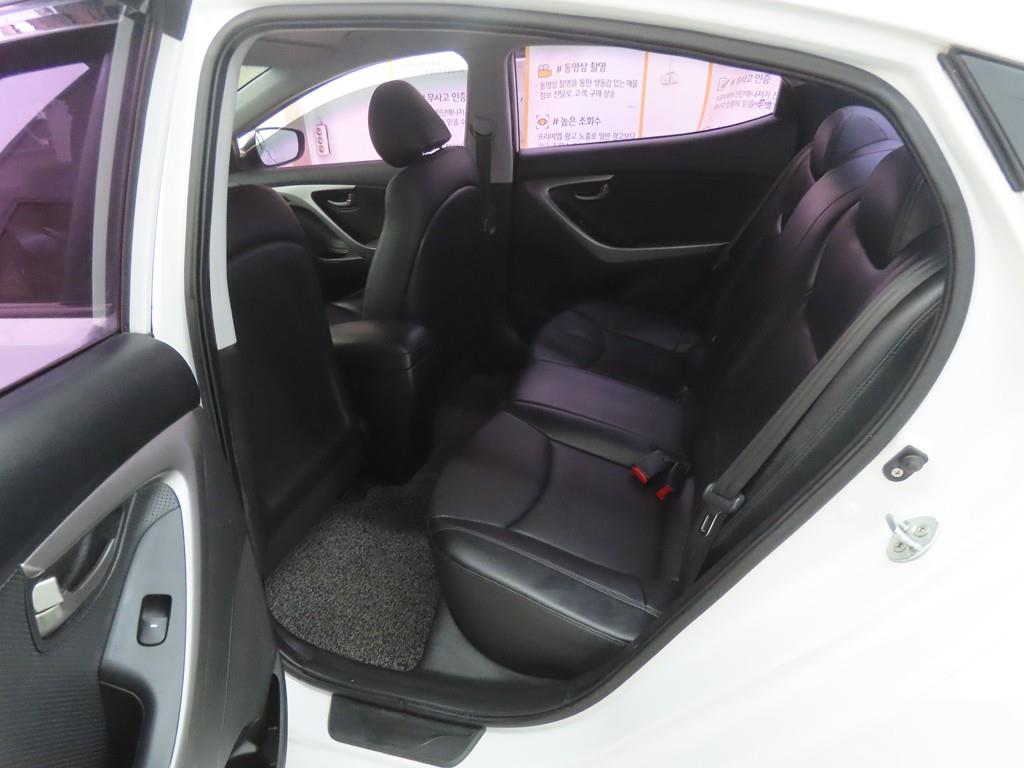 HYUNDAI Avante - Vista 6