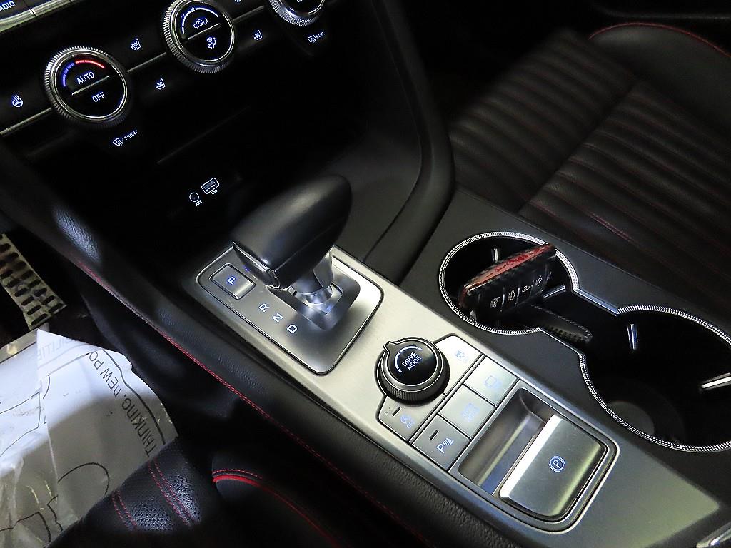 Genesis G70 - Vista 12