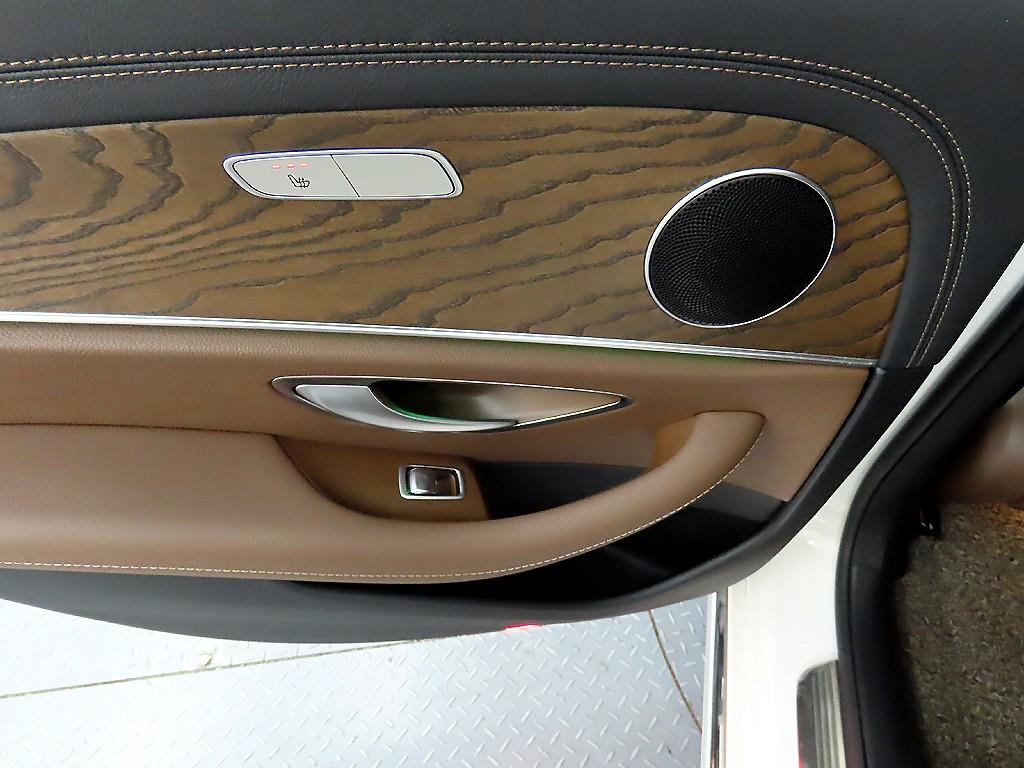 Mercedes Benz E class - Vista 12