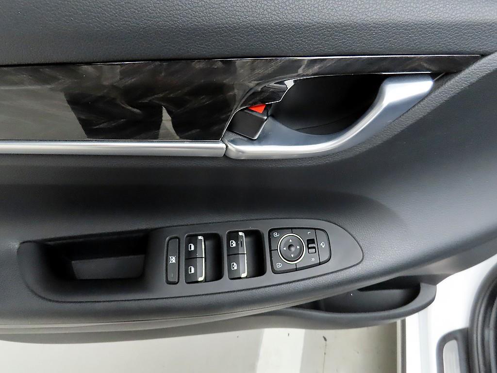 HYUNDAI Grandeur - Vista 11