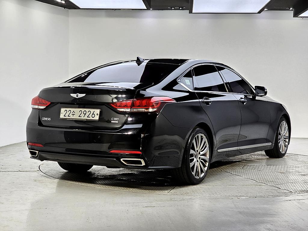 HYUNDAI Genesis - Vista 4