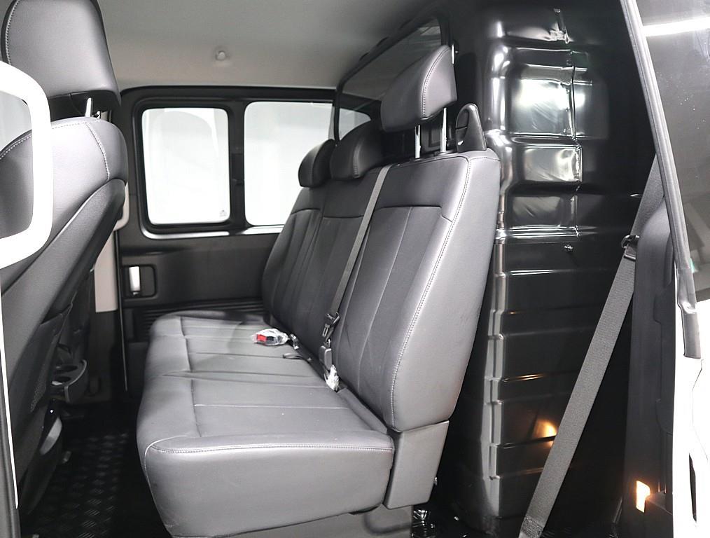 HYUNDAI Staria - Vista 10