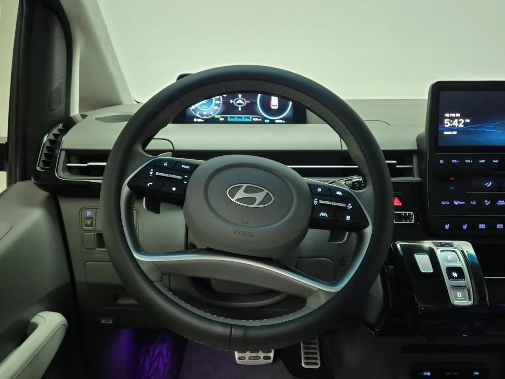HYUNDAI Staria - Vista 9