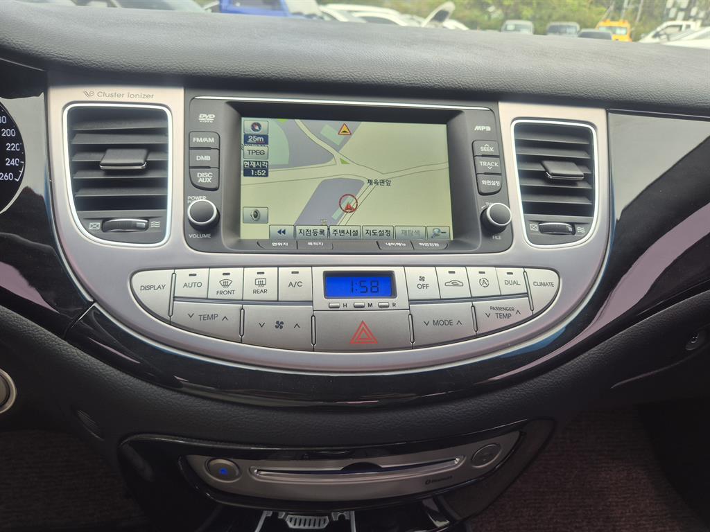 HYUNDAI Genesis - Vista 11