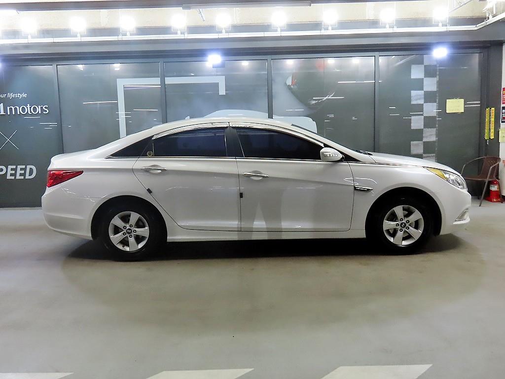 HYUNDAI Sonata - Vista 3