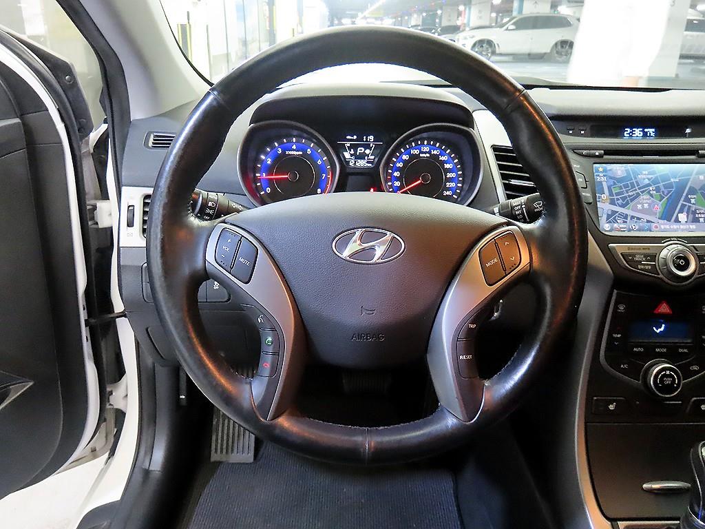 HYUNDAI Avante - Vista 8