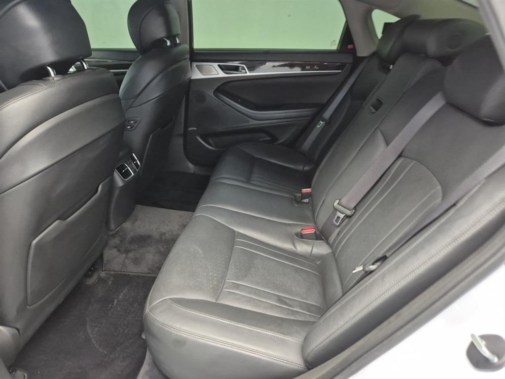 Genesis G80 - Vista 9