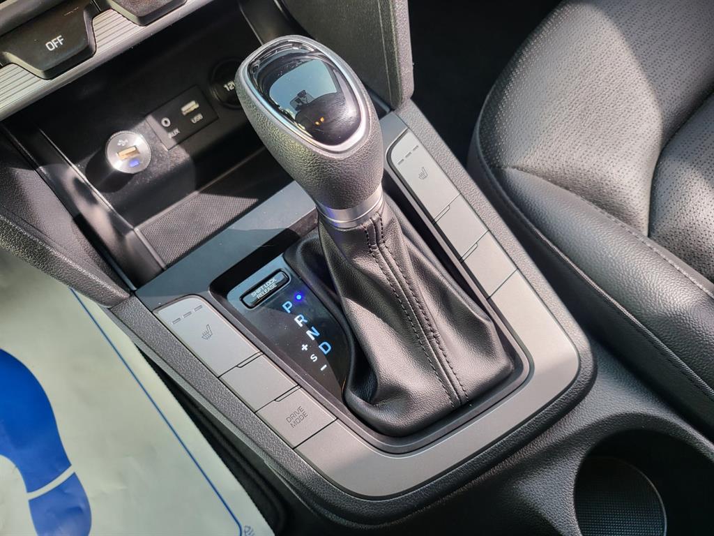 HYUNDAI Avante - Vista 10