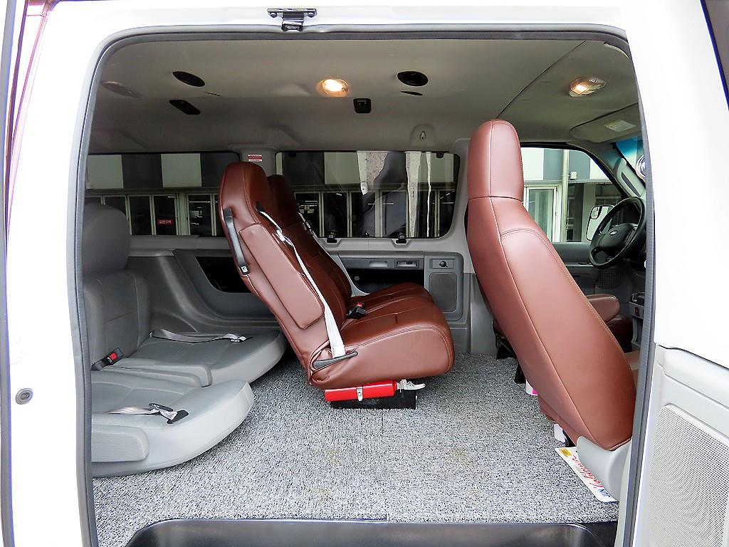 Ford E-Series - Vista 6