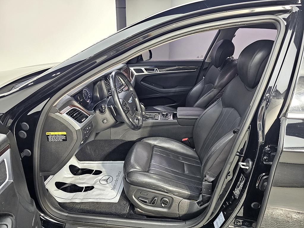HYUNDAI Genesis - Vista 8