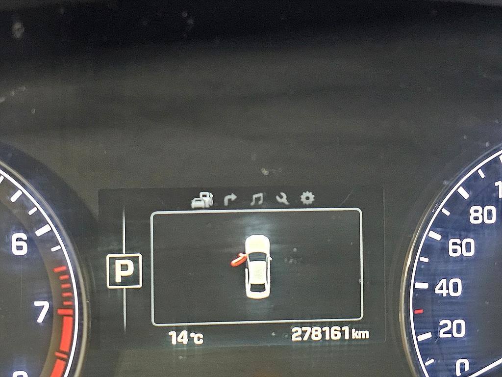 HYUNDAI Genesis - Vista 7
