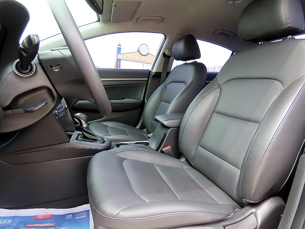 HYUNDAI Avante - Vista 5