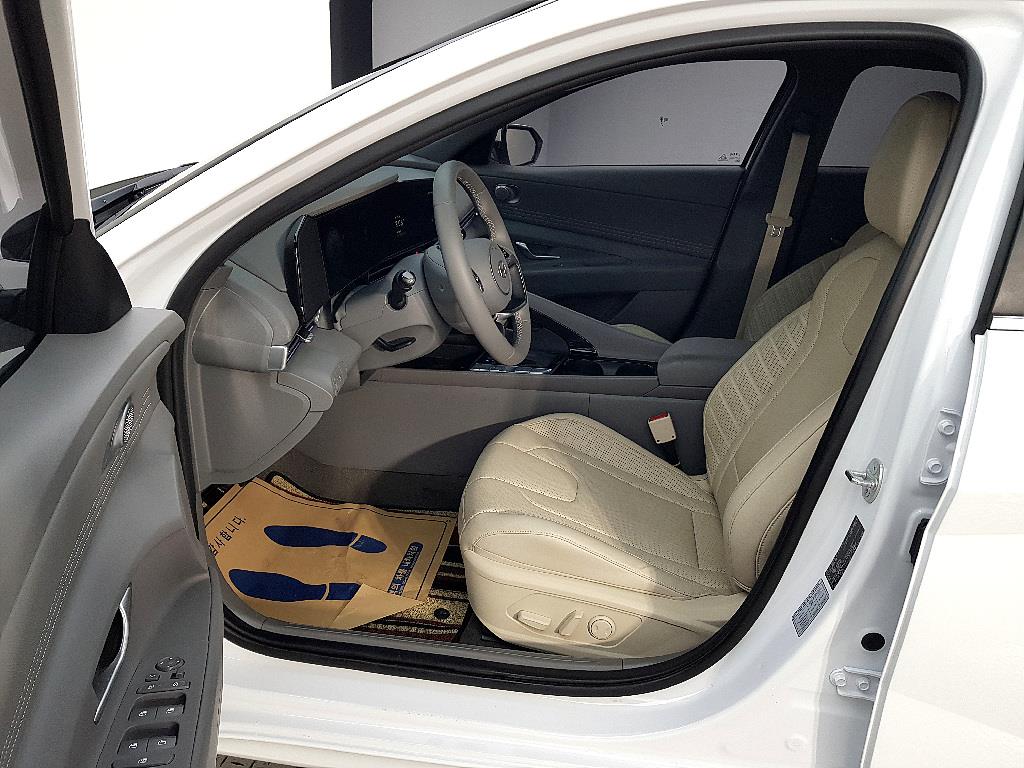 HYUNDAI Avante - Vista 8