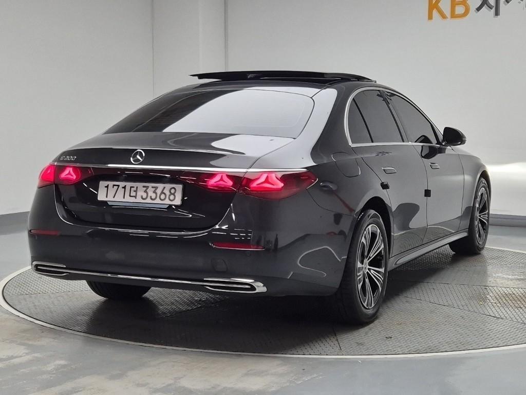 Mercedes Benz E class - Vista 3