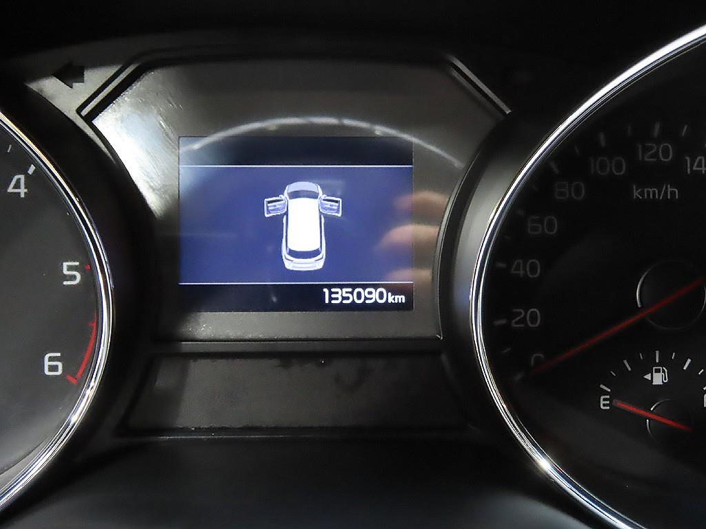 KIA Carnival - Vista 11