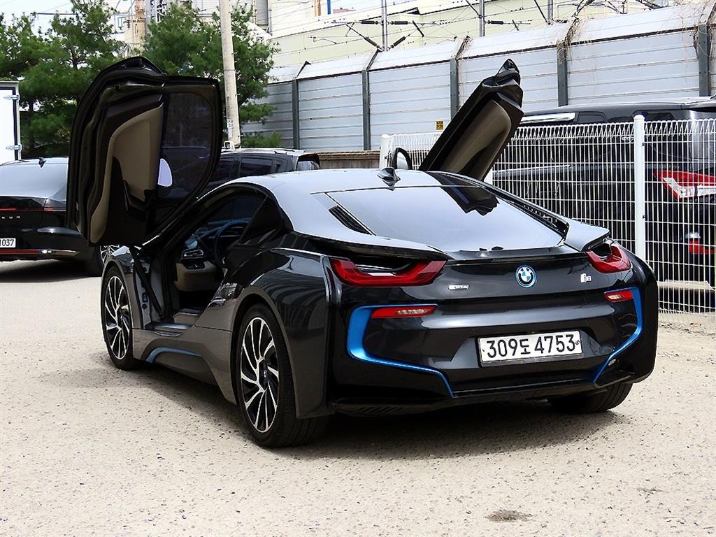 BMW i8 - Vista 7