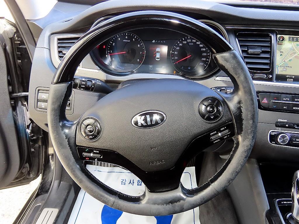 KIA K9 - Vista 8