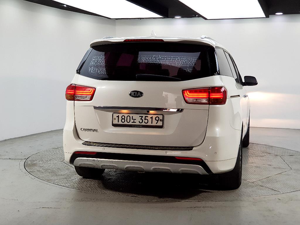 KIA Carnival - Vista 3