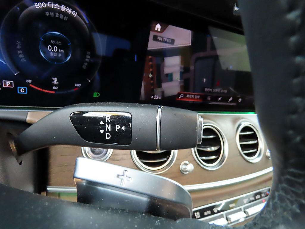 Mercedes Benz E class - Vista 10