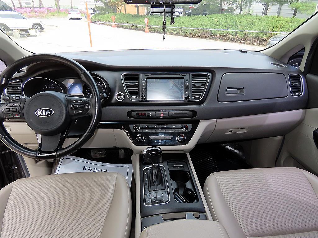 KIA Carnival - Vista 8