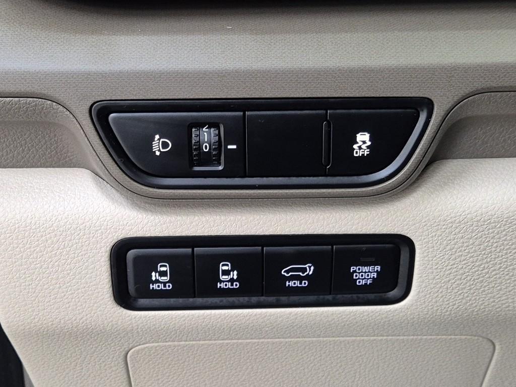 KIA Carnival - Vista 11