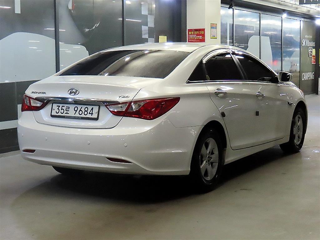 HYUNDAI Sonata - Vista 4