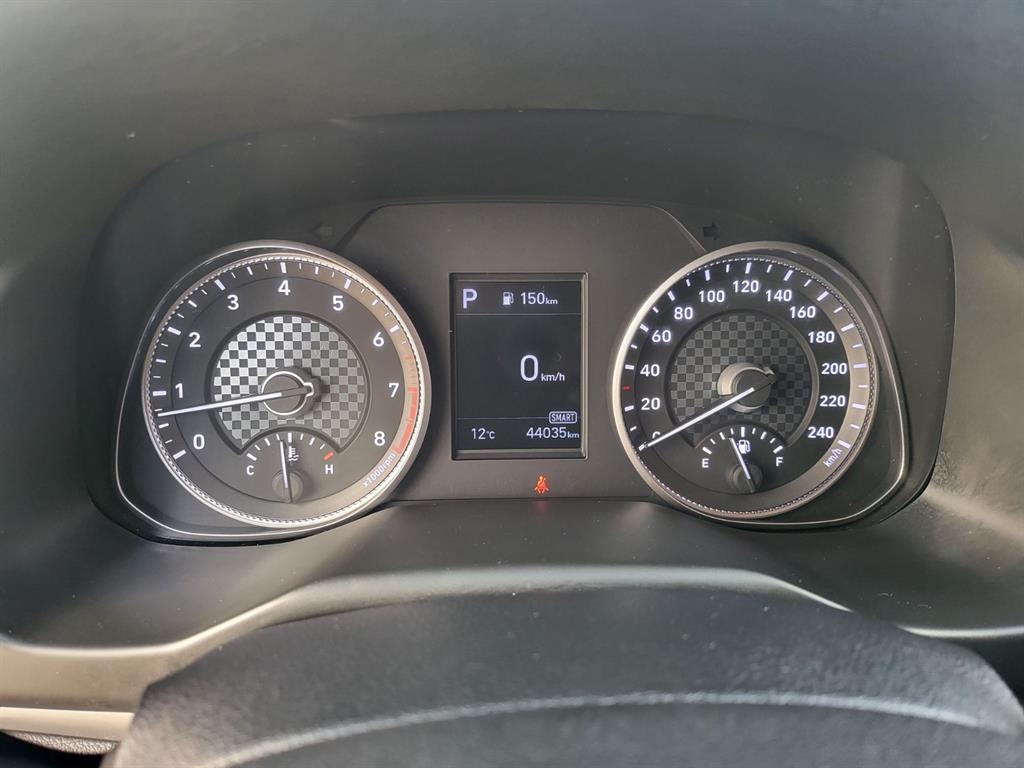 HYUNDAI Avante - Vista 9