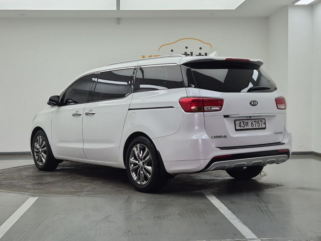 KIA Carnival - Vista 3