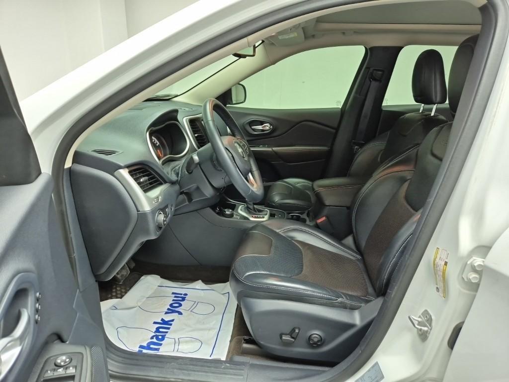 Jeep Cherokee - Vista 11