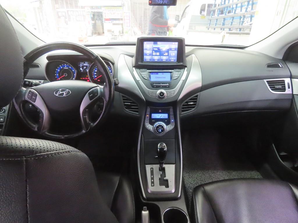 HYUNDAI Avante - Vista 7