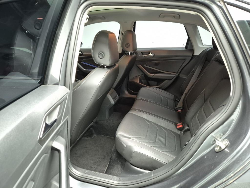 Volkswagen Jetta - Vista 11