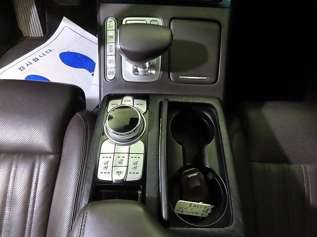 Genesis G90 - Vista 12
