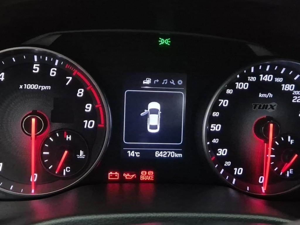 HYUNDAI Avante - Vista 6