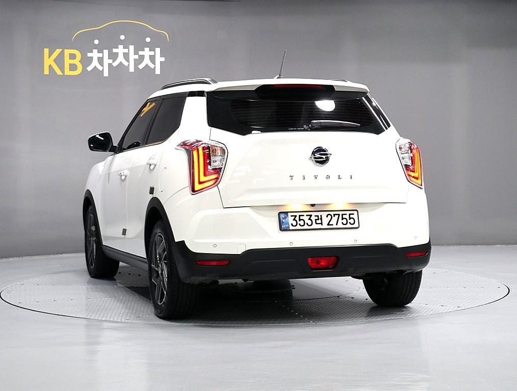Ssangyong Tivoli - Vista 4