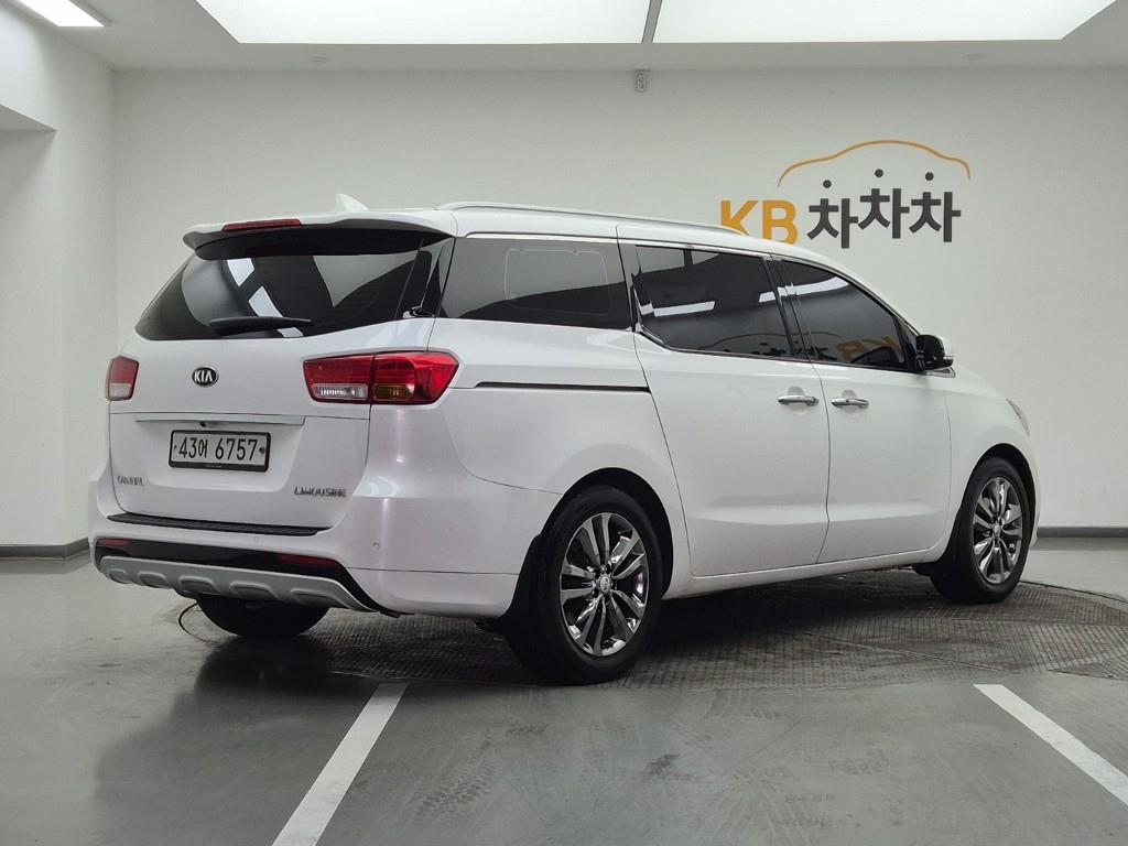 KIA Carnival - Vista 4