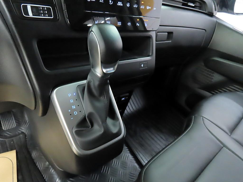 HYUNDAI Staria - Vista 10