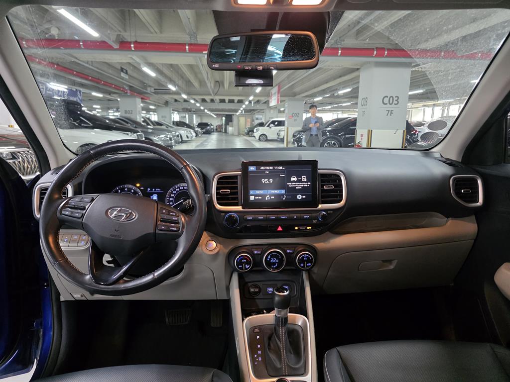 HYUNDAI Venue - Vista 6