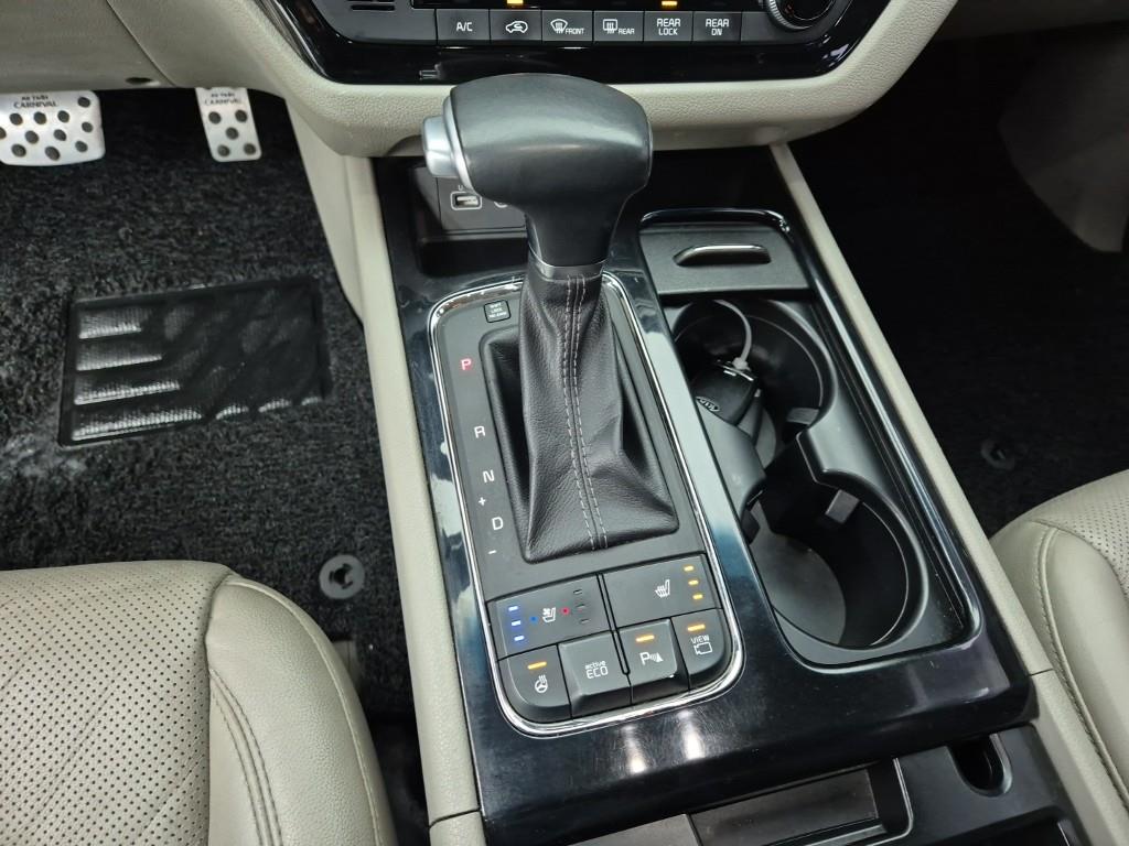 KIA Carnival - Vista 8