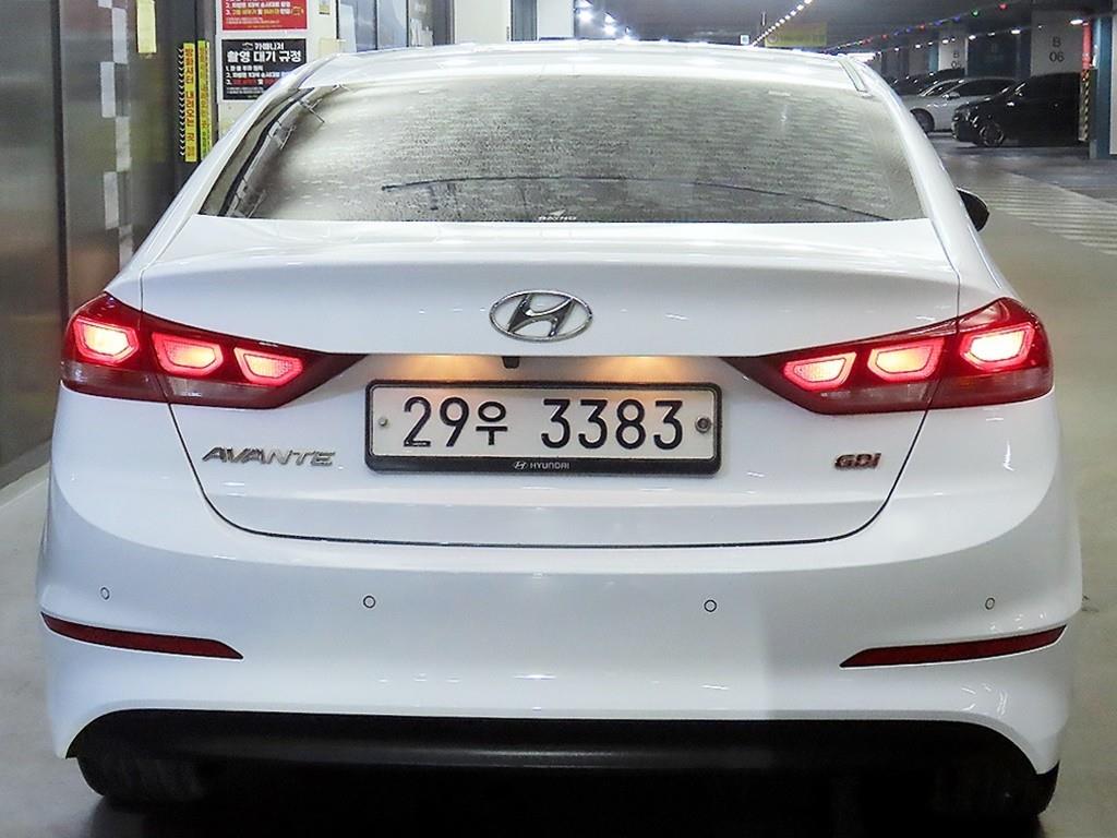 HYUNDAI Avante - Vista 5