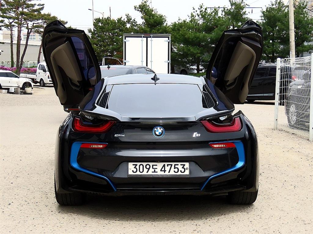 BMW i8 - Vista 8