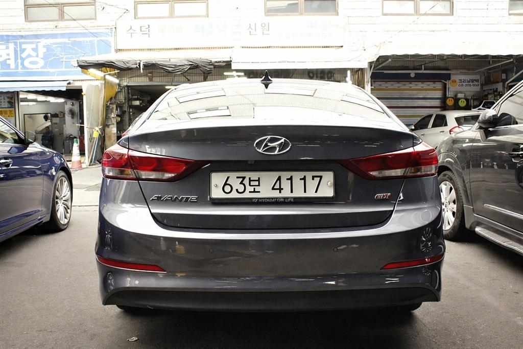 HYUNDAI Avante - Vista 5