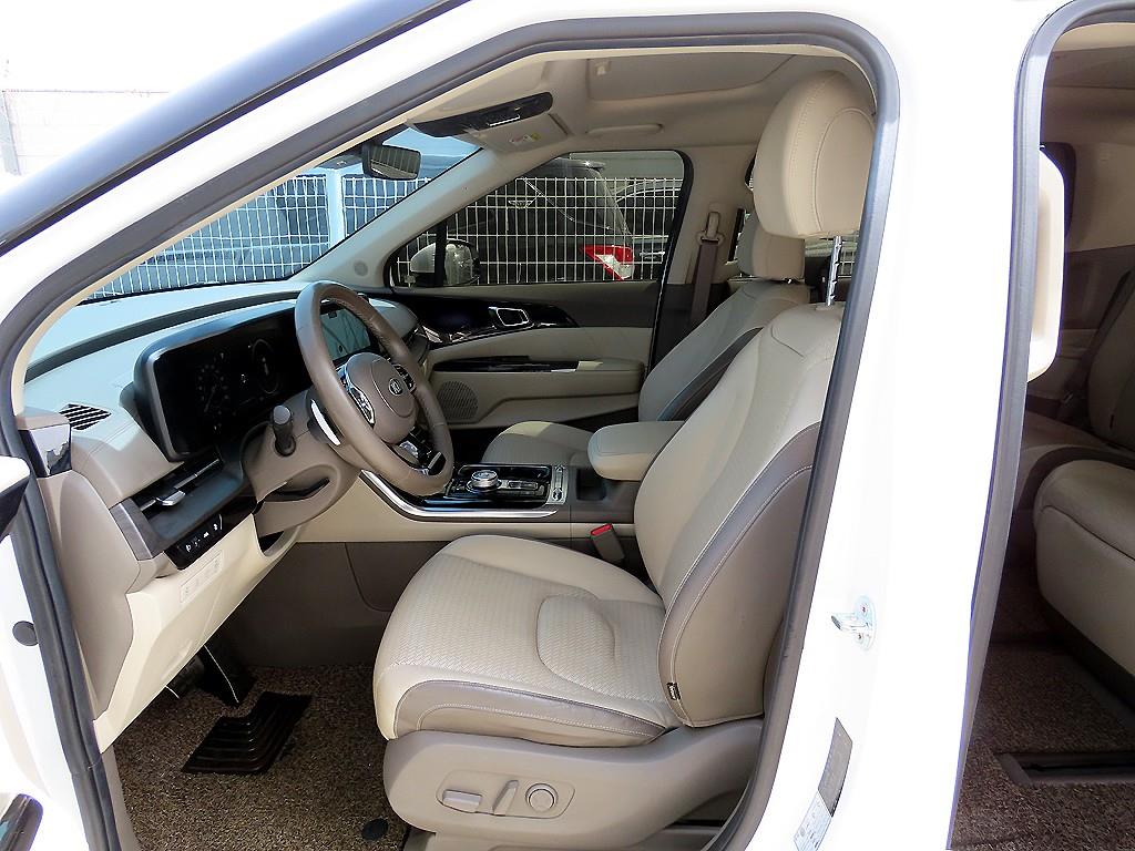 KIA Carnival - Vista 5