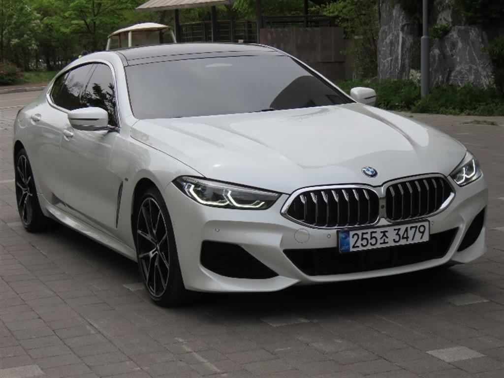 BMW 8 Series - Vista 3