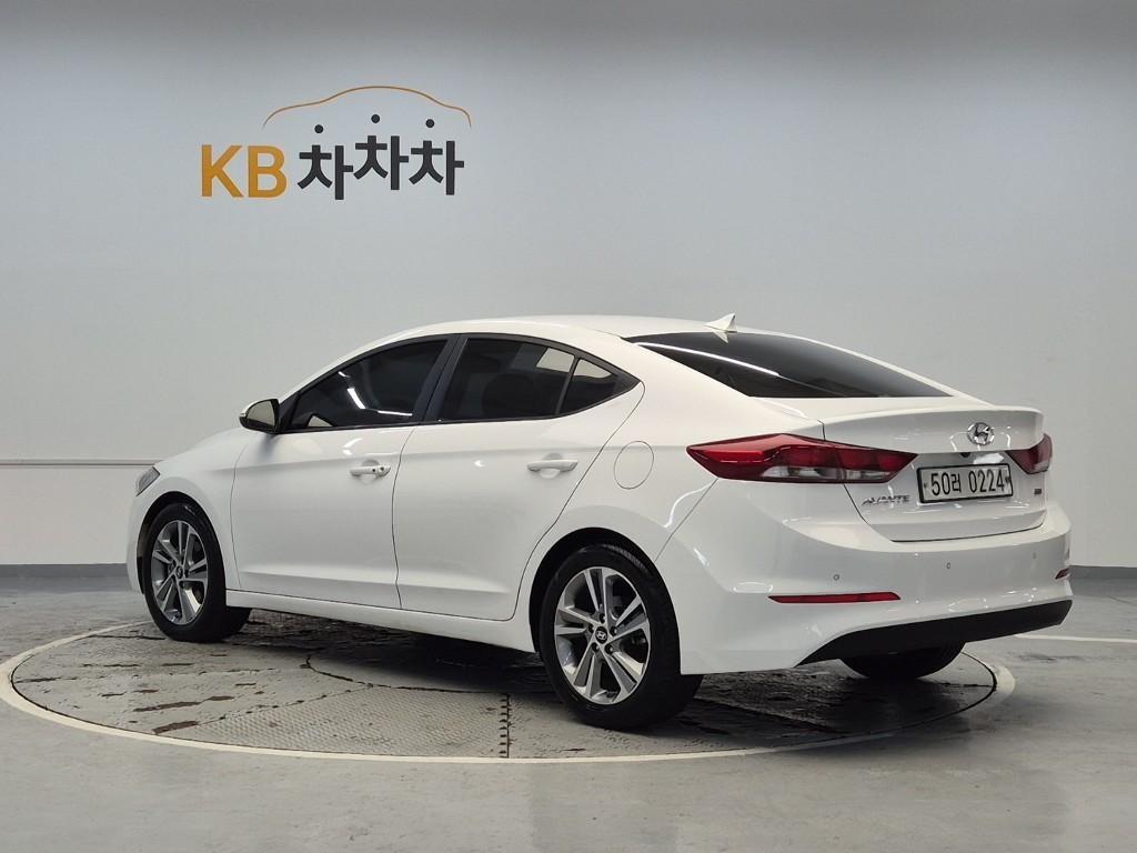 HYUNDAI Avante - Vista 2