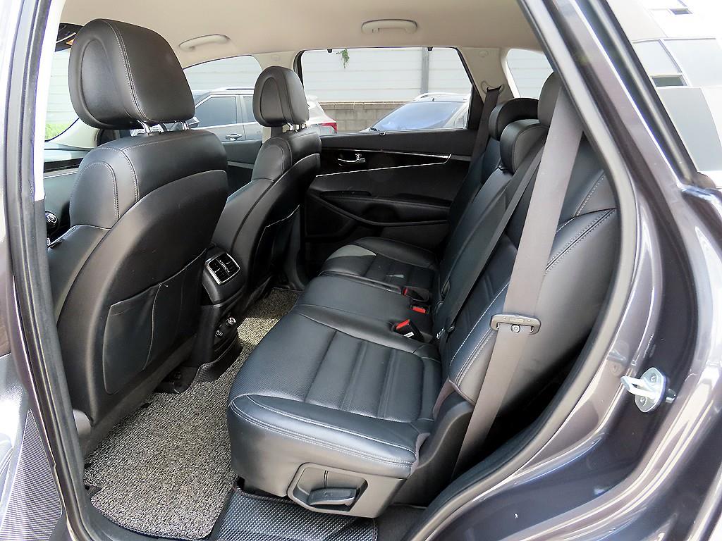 KIA Sorento - Vista 6