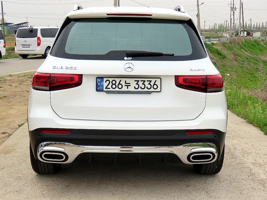 Mercedes Benz GLB Class - Vista 4