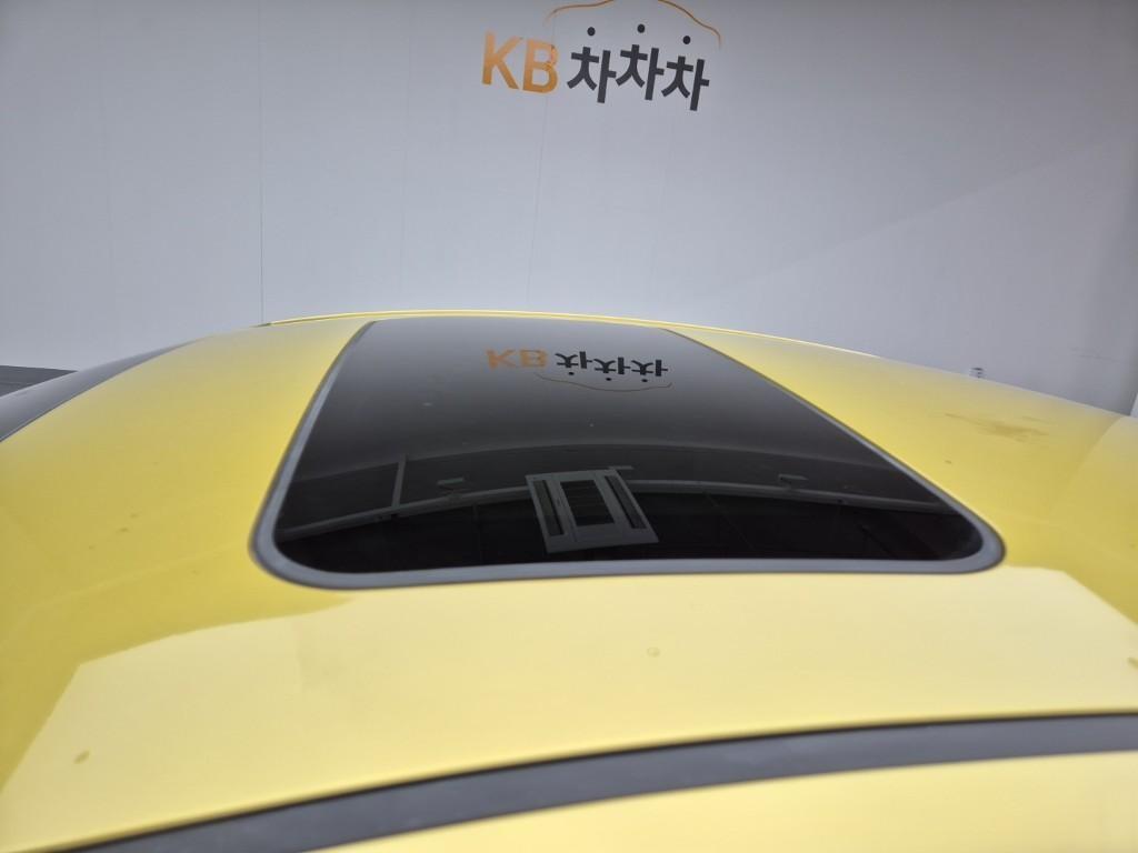 HYUNDAI Avante 2017 Amarillo - Importación desde Corea - HF Imports Iquique - Foto 13