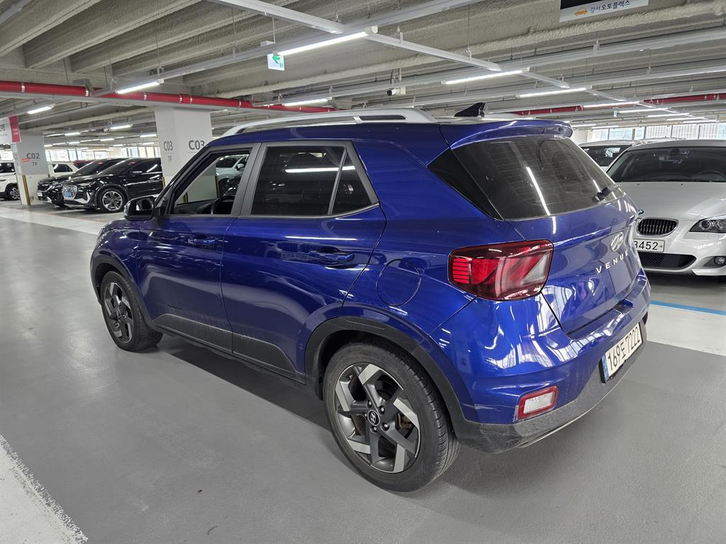 HYUNDAI Venue - Vista 5