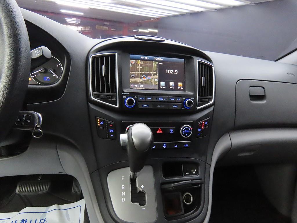 HYUNDAI Starex - Vista 12